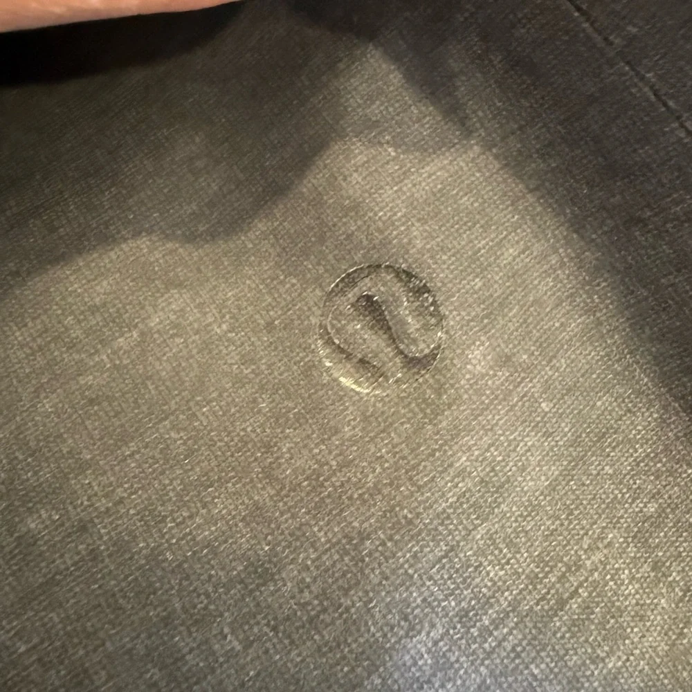 LULULEMON The Drizz‎ Jacket Grey size 10 Waxed Coated Water Resistant Reflective